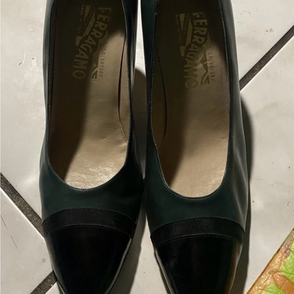AMO Women's Black and Green Heels